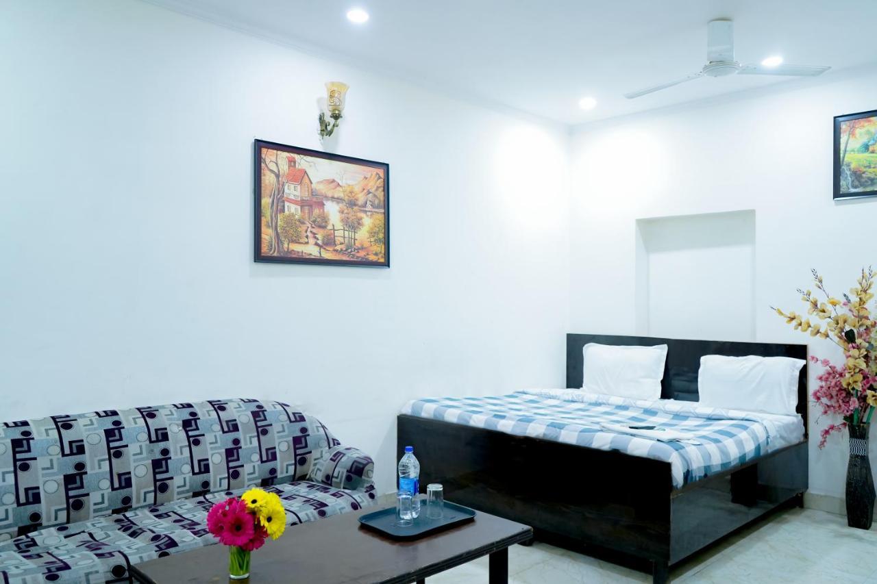 Hotel Tom - Jungpura Chruch Road New Delhi Exterior photo