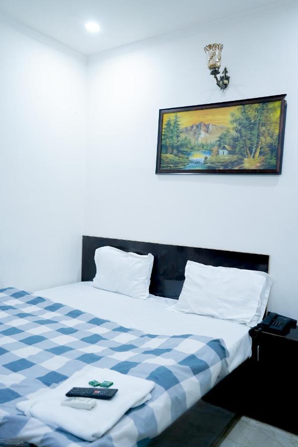 Hotel Tom - Jungpura Chruch Road New Delhi Exterior photo